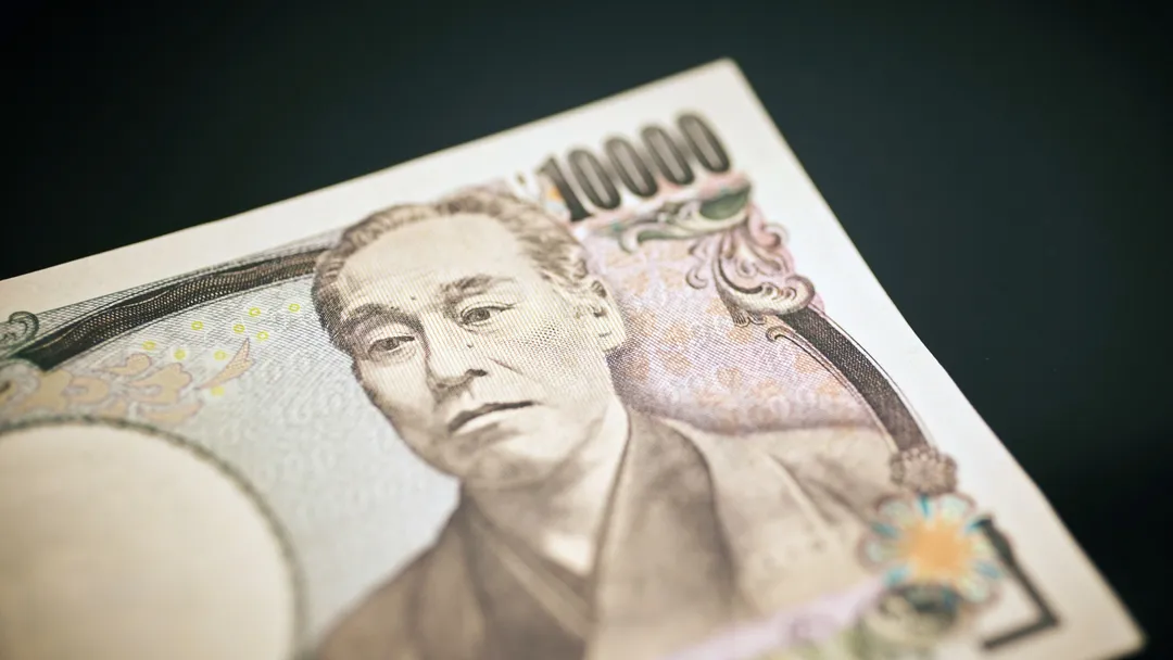 Japão encerra política de juros negativos e aumenta taxa pela 1ª vez em 17 anos