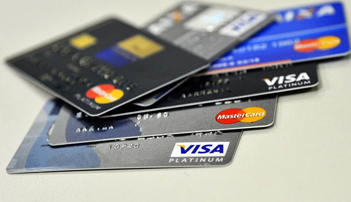 Mastercard e Visa fecham acordo bilionário para reduzir taxa de maquininhas nos EUA.