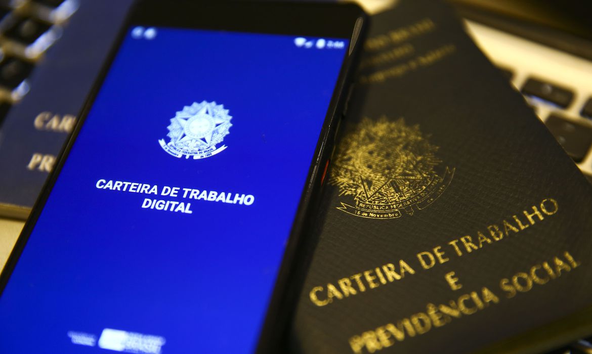 Governo anuncia 306 mil novas vagas de emprego em fevereiro