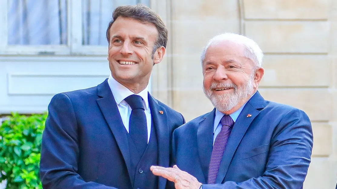 Lula e Macron assinam 21 termos sobre energia, inteligência artificial e helicópteros