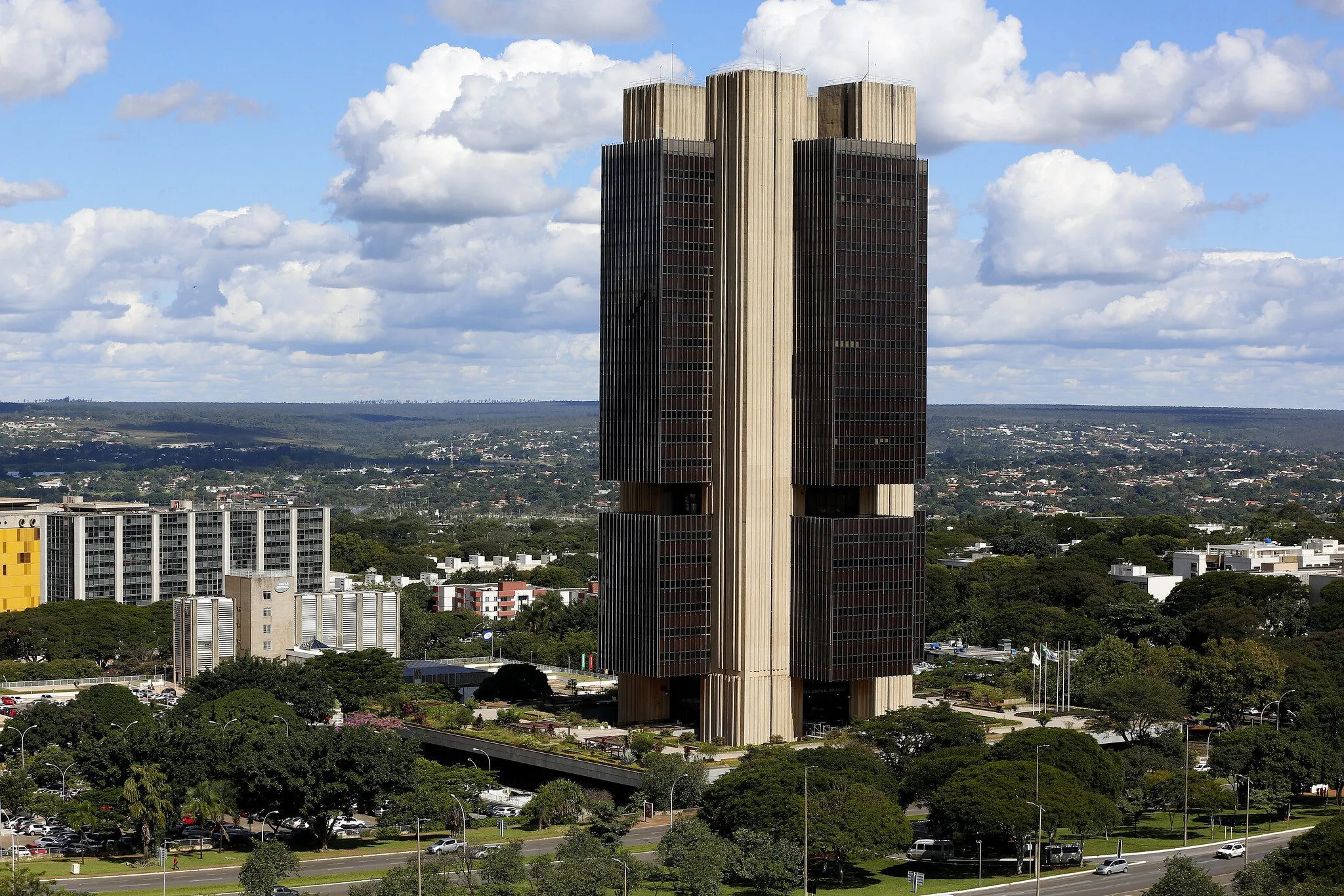 Confira a agenda econômica desta terça-feira (12)