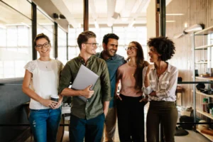 a implementação da semana de trabalho de 4 dias tem revelado resultados positivos em empresas brasileiras