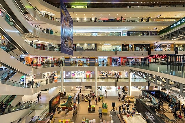 Shoppings movimentados no dia dos namorados
