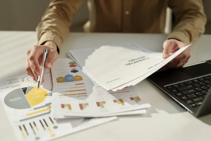 Economistas revisam projeções de inflação para cima e Selic permanece estável