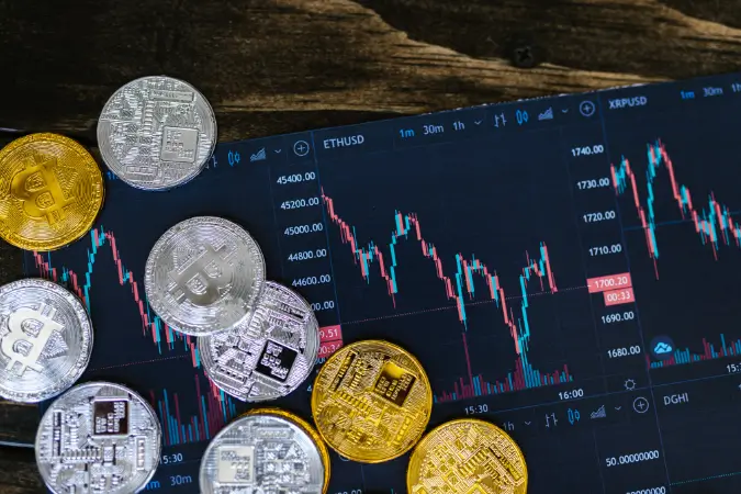 Criptomoedas operam em queda: Bitcoin abaixo de US$ 63 mil