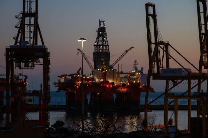 Tensão no Oriente Médio faz preço do petróleo subir mais de 1%