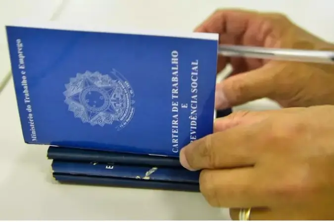 Desemprego no Brasil atinge menor índice desde 2014, aponta IBGE