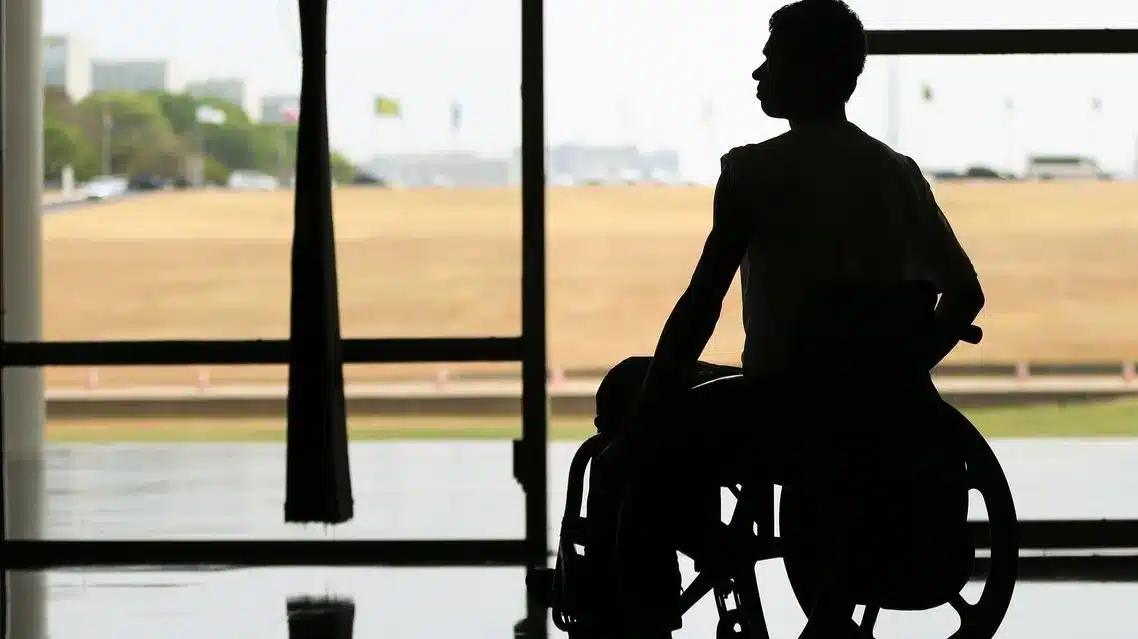 Assistência financeira para pessoas com deficiência: benefícios, pré-requisitos e direitos garantidos