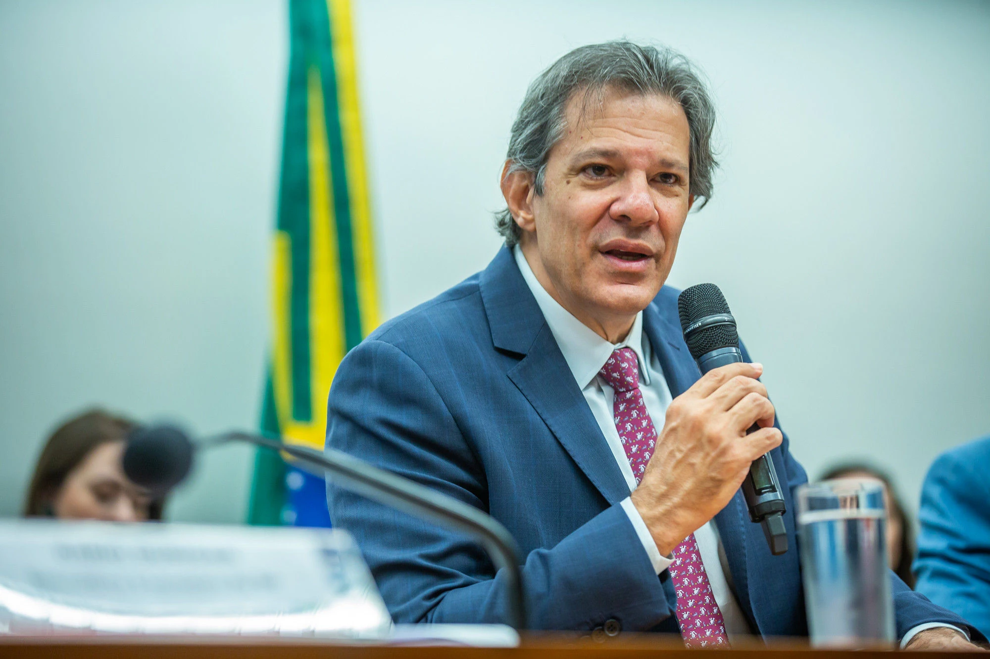 Haddad anuncia estudo de proposta para tributação de lucros de multinacionais