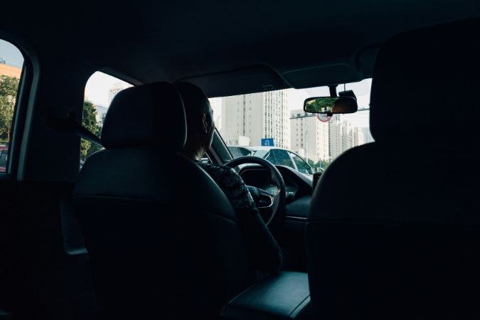 Motorista de aplicativo ganha bem? Saiba quanto é a remuneração média em 10 capitais