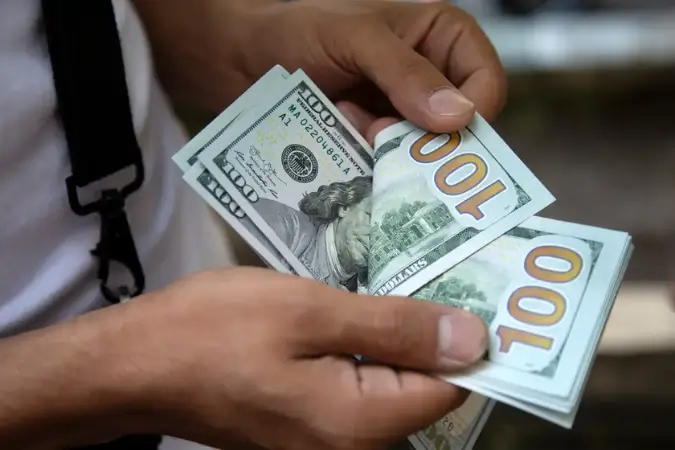 Dólar sobe 1,65% e passa de R$5,80 com receio de recessão nos EUA 