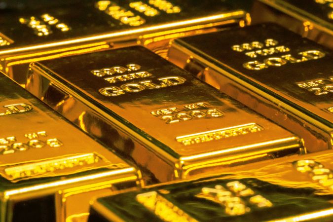 Cotação do ouro fecha em alta por expectativa de corte de juros do FED