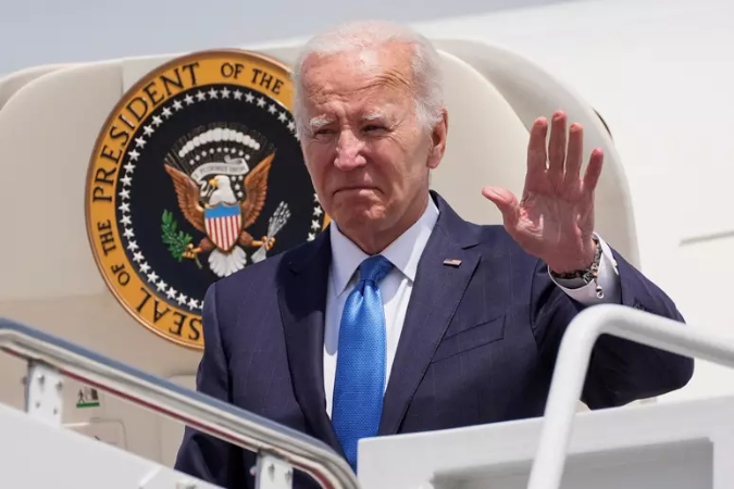 Entenda por que a desistência de Joe Biden desvaloriza o dólar em 0,61% no Brasil e no mundo