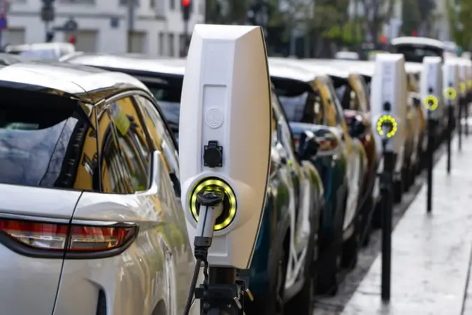 Importação de veículos elétricos desafia balança comercial brasileira em junho