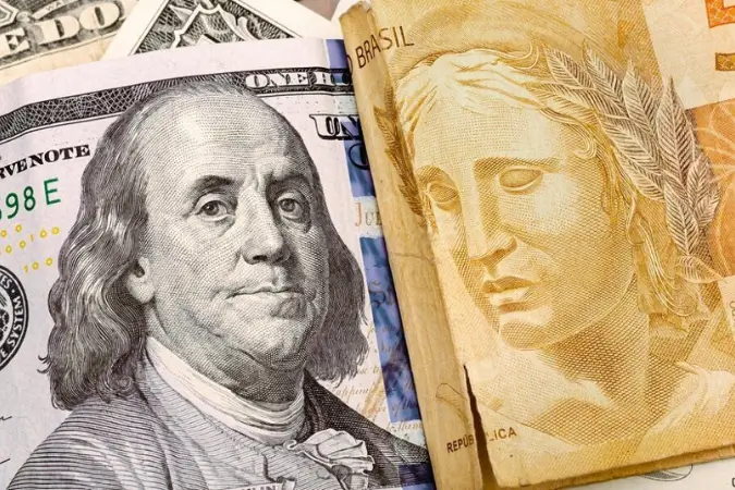 Dólar desacelera 2,29% nesta semana e fecha cotado a R$ 5,46