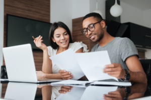 consórcio. Jovens se planejam para investir em imóveis Reprodução: canva