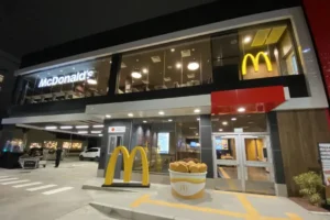 McDonald's testa autoatendimento com pagamento em dinheiro nos EUA. Foto: divulgação
