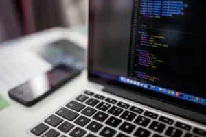 cibernético 70% dos aplicativos utilizarão tecnologia no-code até 2025. Foto: Canva