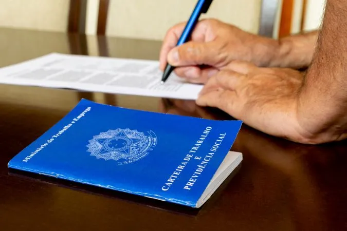 Desemprego cai para 6,6% no trimestre até agosto, diz IBGE