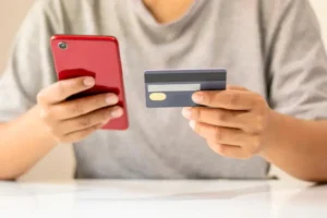 O lançamento do “tap on phone” pelo Banco do Brasil e a Cielo representa um passo importante na transformação digital do setor de pagamentos no Brasil | Foto: Reprodução / Canva