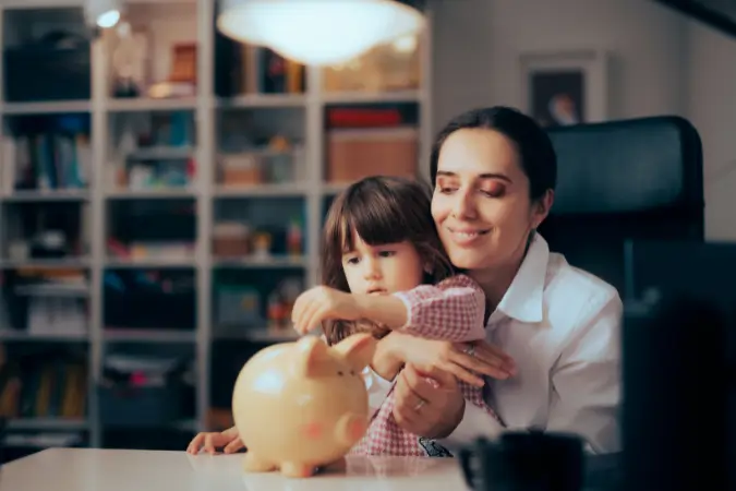 Saiba como ensinar educação financeira para crianças em casa