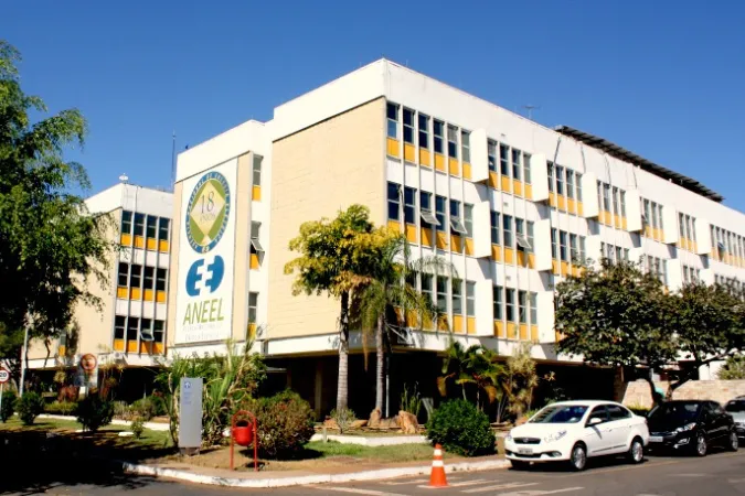 Aneel muda cor da bandeira tarifária em novembro; saiba mais
