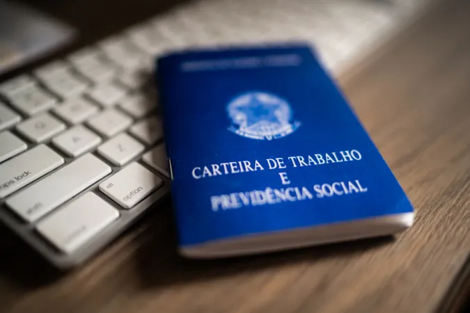 FGTS e consignado: especialistas alertam sobre limitação de direitos
