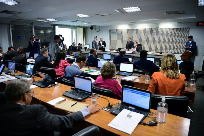 CCJ aprova proposta que permite a suspensão de decisões do STF