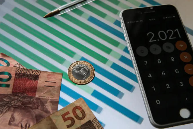 Como gerar uma renda passiva de R$ 1.412,35 ajustada à inflação?