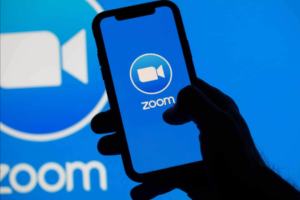 Zoom amplia recompra de ações e revisa projeções para 2025.