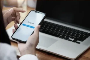 Manter sua conta no Instagram segura é fundamental para proteger não apenas sua privacidade, mas também evitar prejuízos financeiros | Foto: Reprodução/Canva