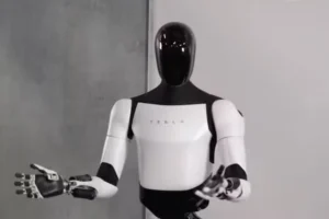 Robôs humanoides avançados revolucionando tarefas cotidianas e industriais com inteligência artificial.