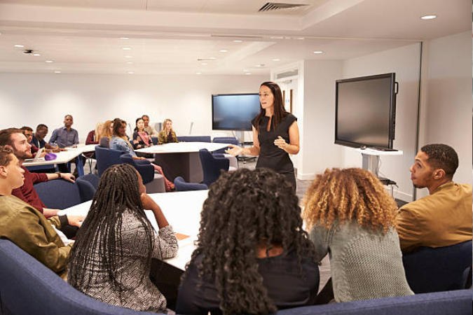 Cursos de pós-graduação em educação, saúde e negócios se destacam em 2024.