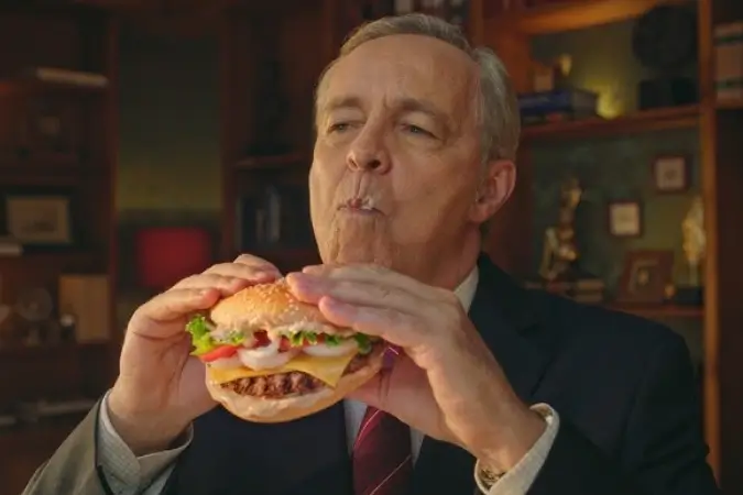O impacto da promoção, combinado à brincadeira com a concorrência, é uma maneira eficaz de manter o Burger King na mente dos consumidores | Foto: Reprodução/Burger King