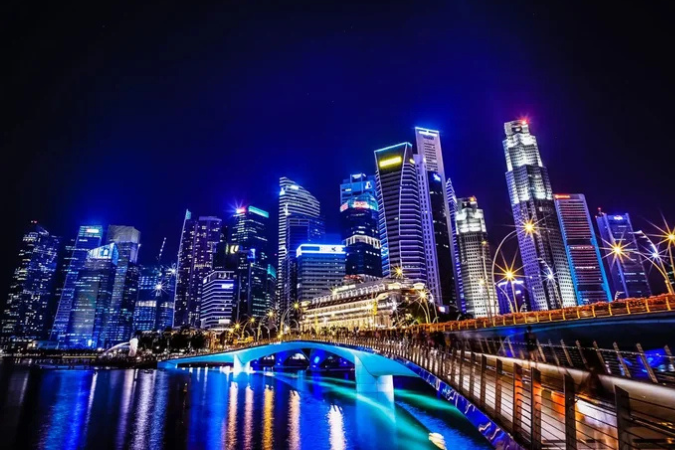Singapura cresce como potência em semicondutores e destino de milionários