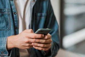 Redes da Meta são usadas para aplicar golpes financeiros no Brasil