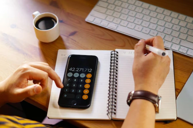 Selic sobe para 14,25%: o que isso significa e como impacta o seu dia a dia?