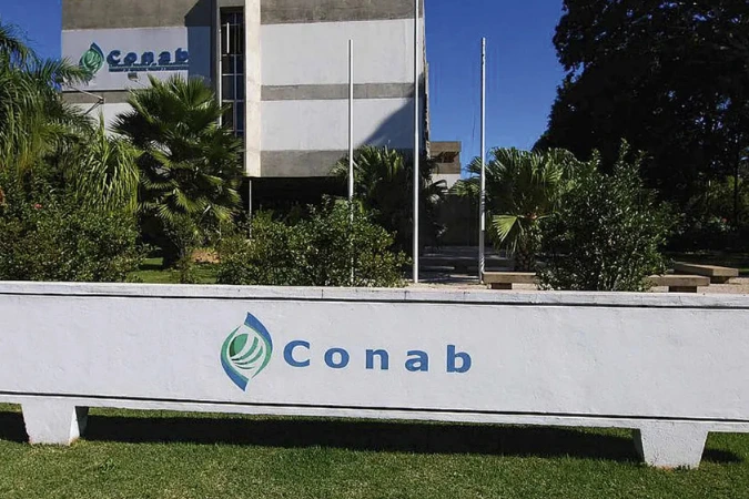 Concurso Conab 2025 oferece 403 vagas e salários atrativos.