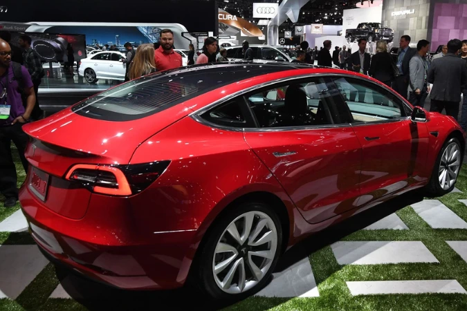 Tesla é removida do Salão de Vancouver em meio a tensões entre Canadá e EUA