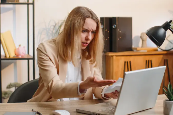 Pesquisa aponta que mulheres enfrentam maior endividamento do que os homens; entenda essa realidade