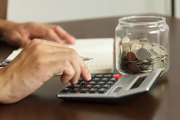 Como economizar ganhando pouco? Veja as dicas do SPC