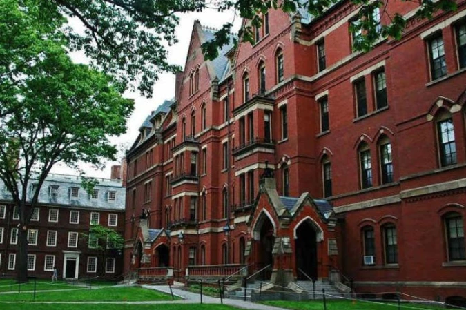 Universidade Harvard enfrenta governo Trump para manter autonomia