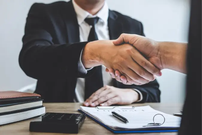 O avanço rápido do empréstimo consignado privado demonstra a demanda dos trabalhadores por crédito com condições mais acessíveis | Foto: Reprodução/Canva