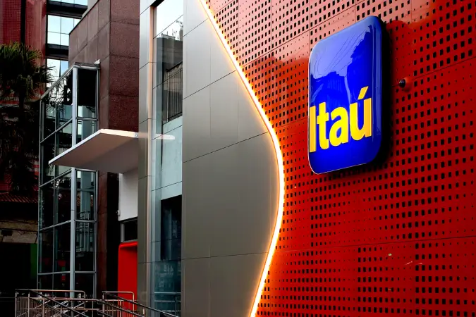 A edição 2025 do ranking do LinkedIn revela que o desenvolvimento de carreira é uma prioridade crescente nas grandes corporações, especialmente em um cenário que exige adaptabilidade e constante evolução | Foto: Reprodução/Itaú