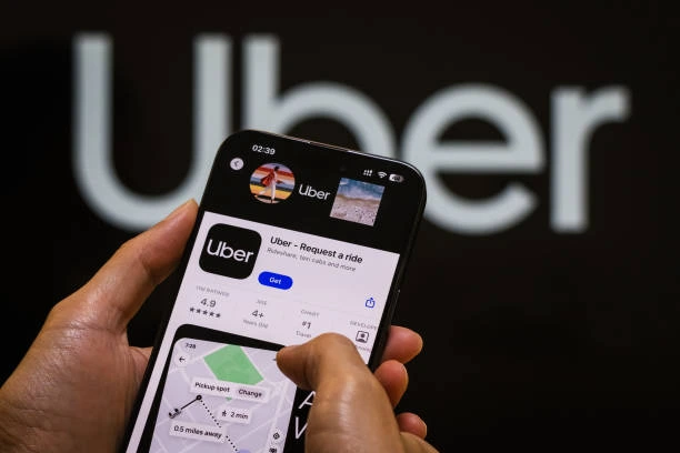 Uber vai lançar robotáxis com a Volkswagen a partir de 2026