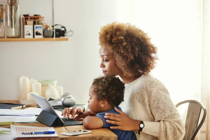 Tecnologia impulsiona mães empreendedoras na economia digital