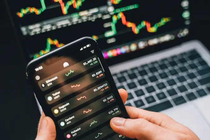 Seja você um investidor experiente ou alguém que ainda guarda dinheiro na poupança, a regra é a mesma: informação e planejamento são fundamentais | Foto: Reprodução/Canva investimento