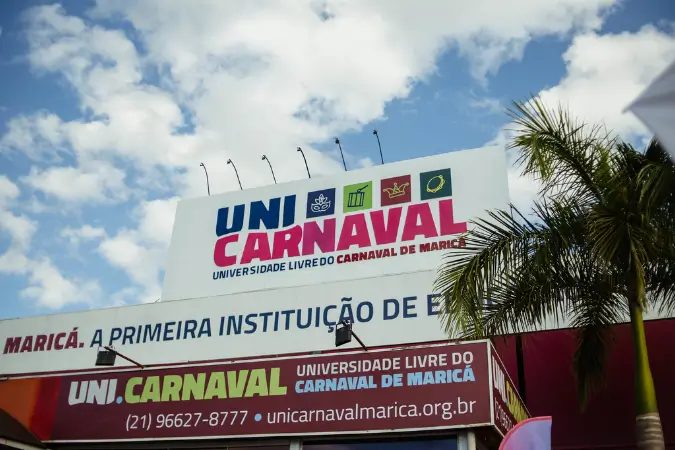 Com a UniCarnaval, Maricá se torna pioneira no mundo ao fundar uma universidade dedicada à formação profissional para o Carnaval, fomentando a economia criativa e valorizando os trabalhadores da cultura | Foto: Reprodução/Prefeitura de Maricá