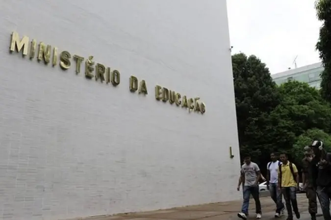 A recomposição do orçamento das universidades federais é uma medida fundamental para garantir o funcionamento adequado dessas instituições | Foto: Reprodução/Agência Brasill