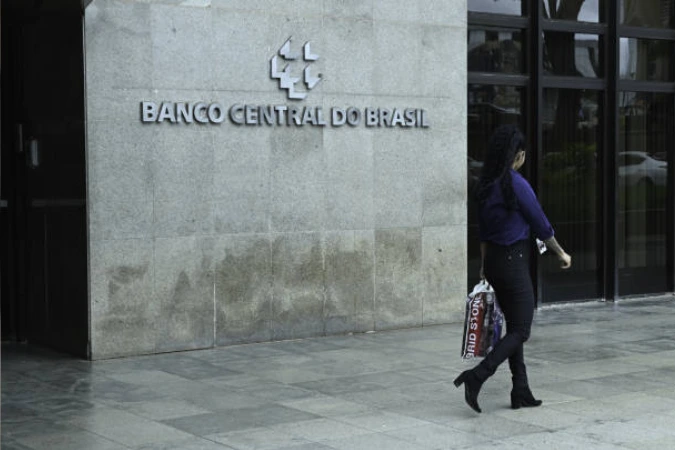 Banco Central limita tarifas entre registradoras de recebíveis de cartões